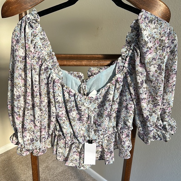 ASTR the label blouse with flowers. - Picture 2 of 3